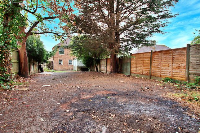Northfield Road, Borehamwood 3 bed semi