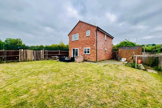 Warden Hill Road, Luton, Bedfordshire 3 bed detached house for sale