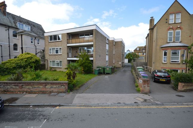 Cheriton Gardens, Folkestone CT20 2 bed apartment for sale
