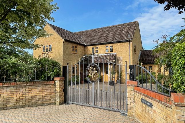 4 bed detached house