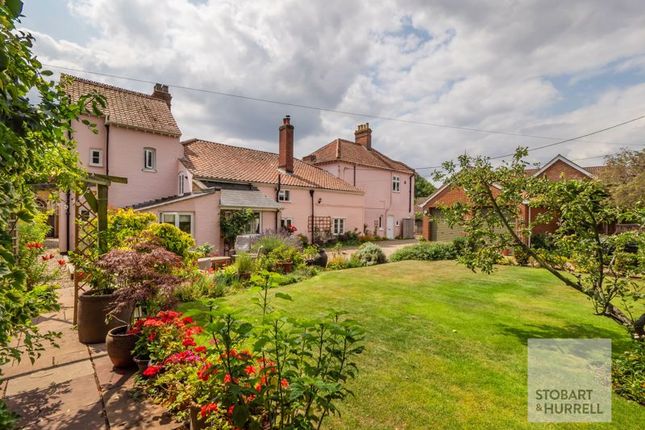 Yarmouth Road, Norwich NR13 6 bed detached house for sale