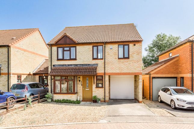 Lavender Grove, Milton Keynes MK7 4 bed detached house for sale