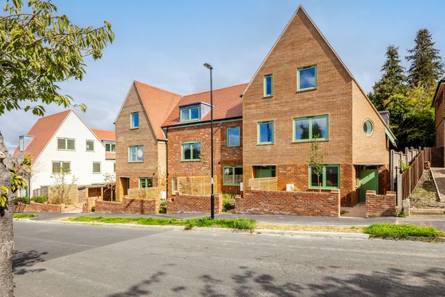 North Down, South Croydon, CR2 4 bed end of terrace house for sale