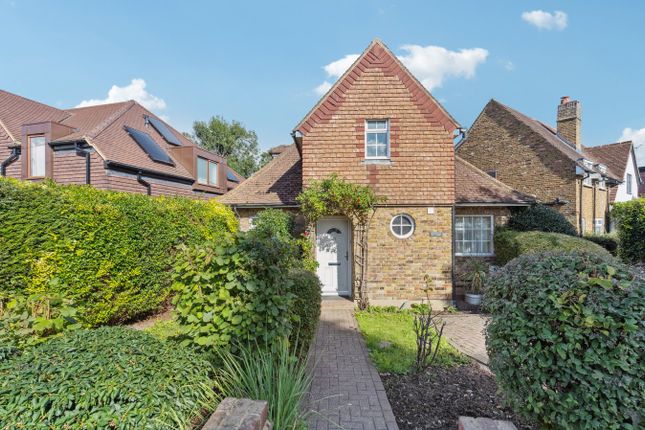 Chequers Orchard, Iver SL0 3 bed detached house for sale