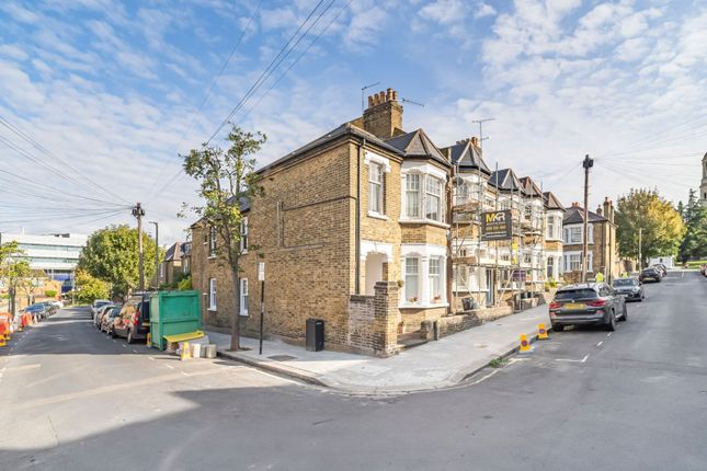 Denton Street, Wandsworth, SW18 2 bed flat for sale