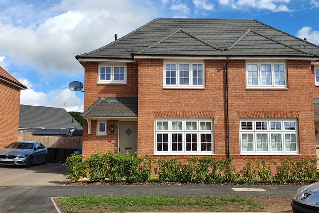 Starflower Way, Mickleover, Derby 3 bed semi