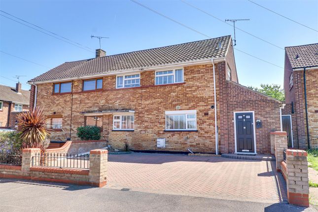 Woodburn Close, Benfleet SS7 3 bed semi