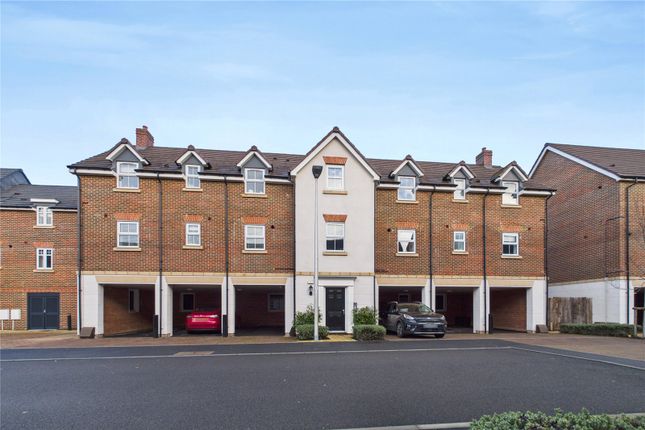 Hutton Close, Newbury, Berkshire, RG14 2 bed apartment for sale