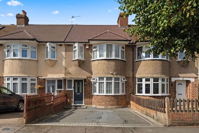 St. Philips Avenue, Worcester Park 3 bed terraced house for sale