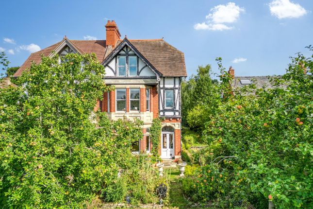 5 bedroom semi-detached house for sale