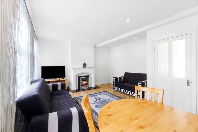 Collier Row Road, Romford RM5 3 bed flat for sale