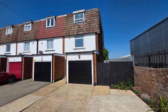Queens Park Road, Harold Wood, RM3 4 bed end of terrace house for sale