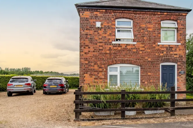 Blue Gowt Lane, Pinchbeck PE11 3 bed cottage for sale