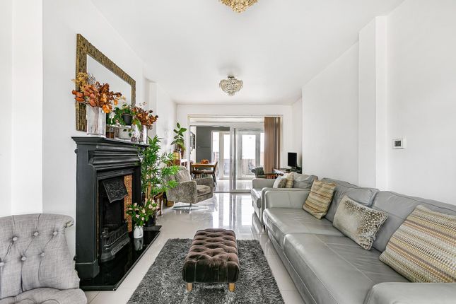 Reynolds Avenue, London 4 bed terraced house for sale