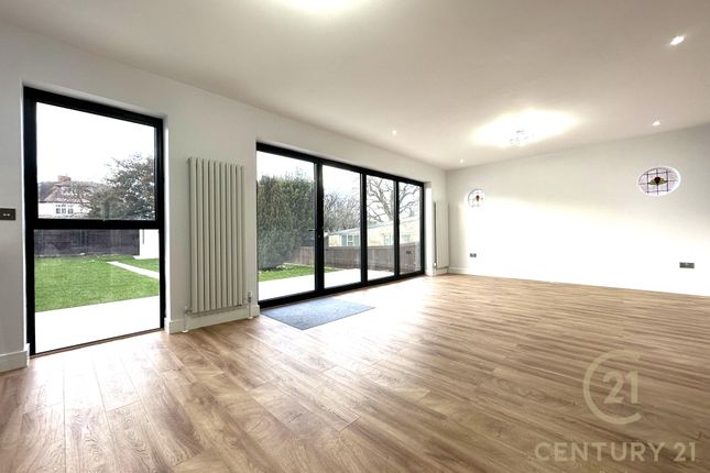 Elgar Avenue, SURBITON KT5 4 bed detached house for sale