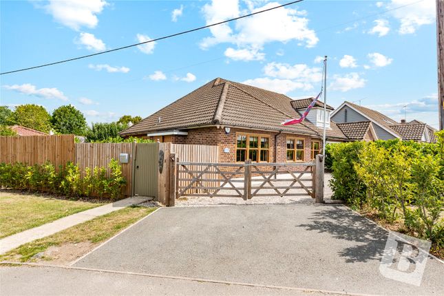 Orchard Lane, Pilgrims Hatch... 3 bed bungalow for sale