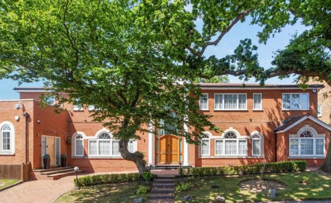 Crooked Usage, London N3 6 bed detached house for sale