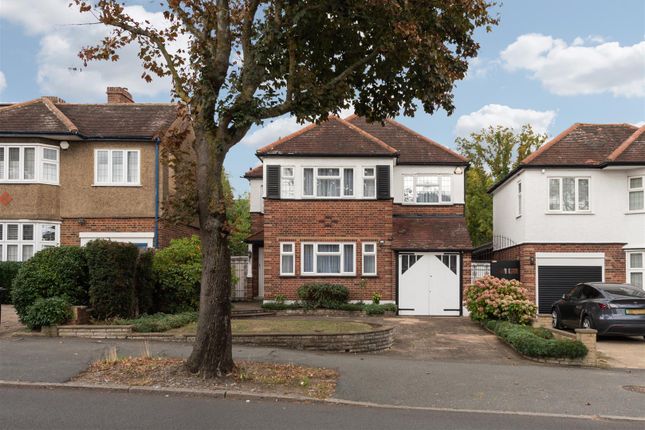 Osidge Lane, London N14 3 bed detached house for sale