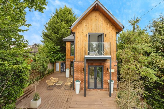 2 bedroom detached house for sale