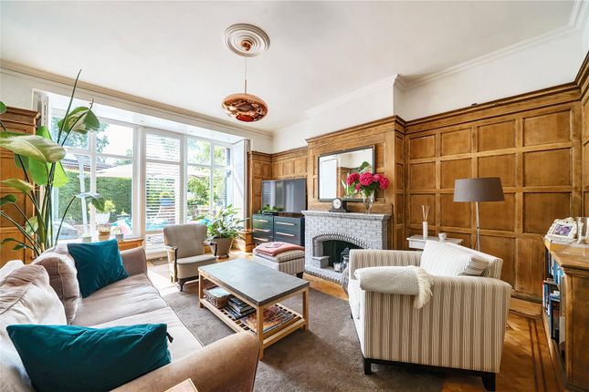 Pembroke Road, Woking, Surrey, GU22 2 bed maisonette for sale