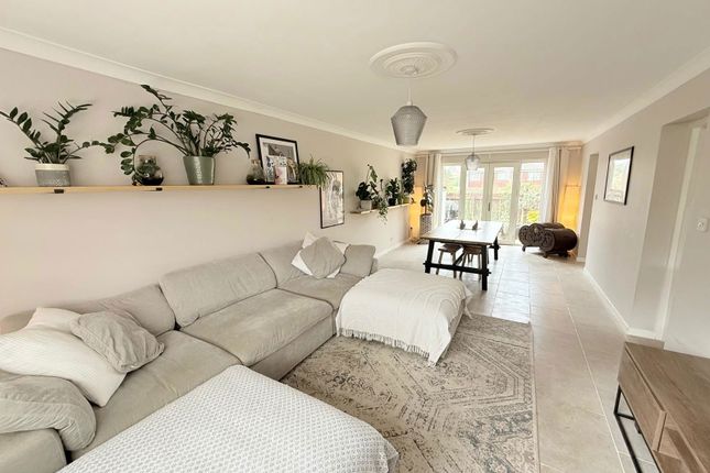 Bennett Way, Dartford DA2 4 bed end of terrace house for sale