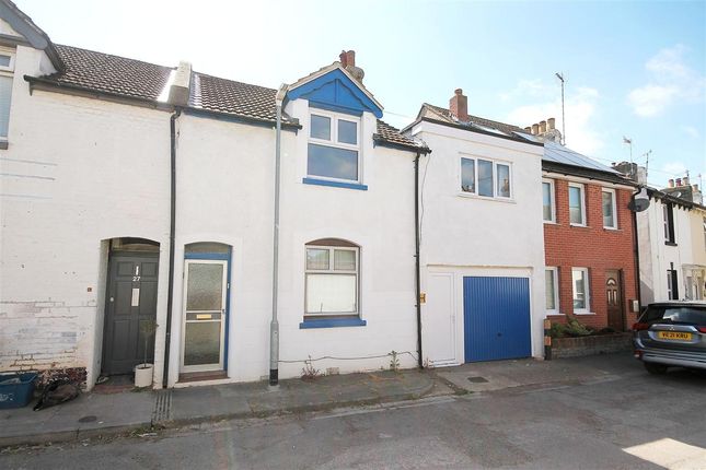 4 bedroom end of terrace house for sale