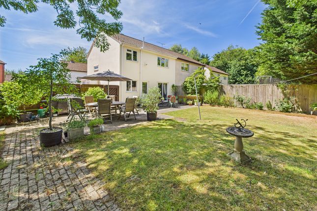 Lancaster Drive Bovingdon, Hemel... 3 bed semi