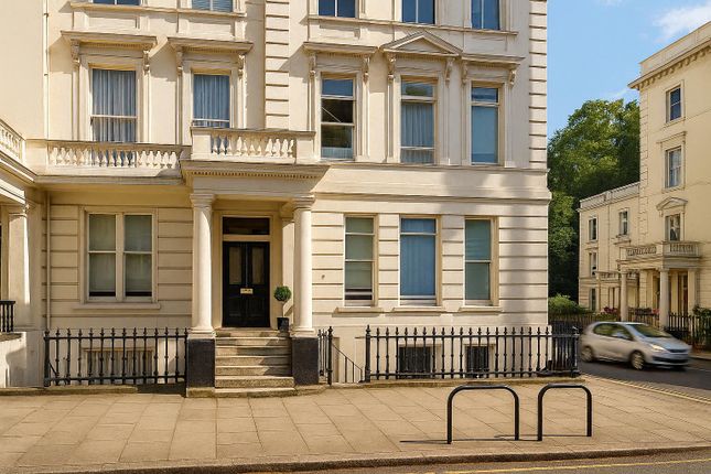 Gloucester Road, Kensington, SW7 3 bed flat for sale