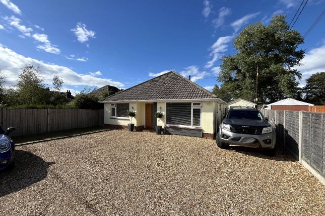 Meadow Road, Ringwood, Hampshire, BH24 3 bed bungalow for sale