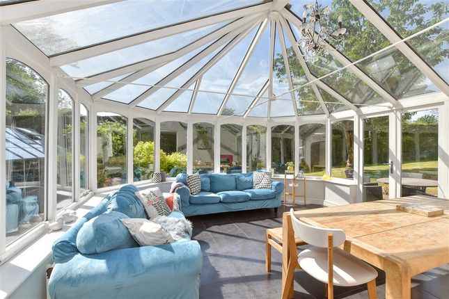 5 bed detached house