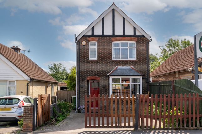 Horley Road, Redhill, RH1 3 bed detached house for sale
