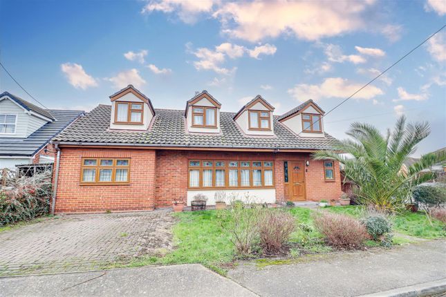 Van Diemens Pass, Canvey Island SS8 5 bed detached house for sale