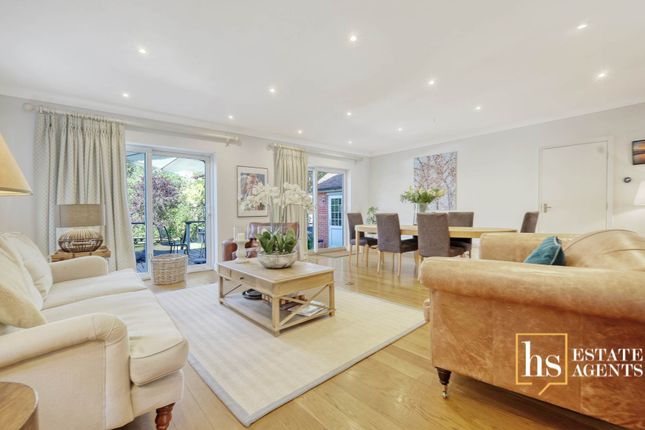 Hillside Walk, Brentwood CM14 5 bed detached house for sale