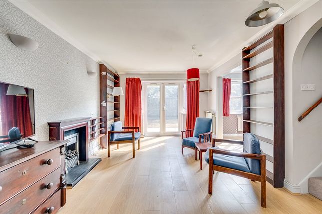 Victoria Mews, Earlsfield, SW18 3 bed semi
