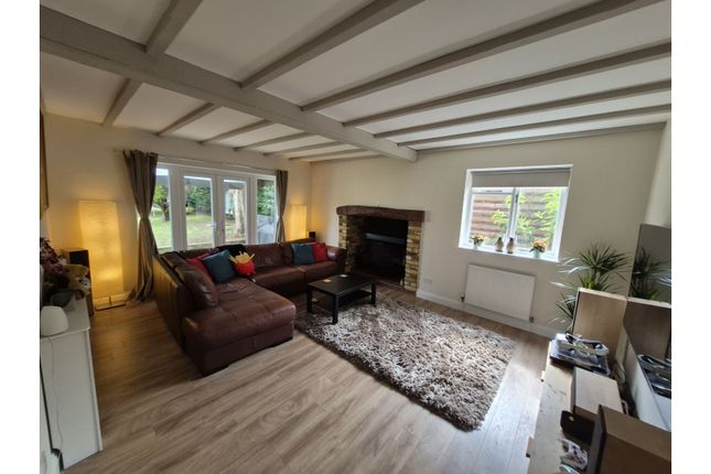 4 bed detached house