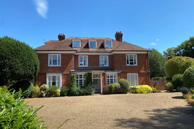 HAWKWOOD RISE, GREAT BOOKHAM, KT23 3 bed apartment for sale