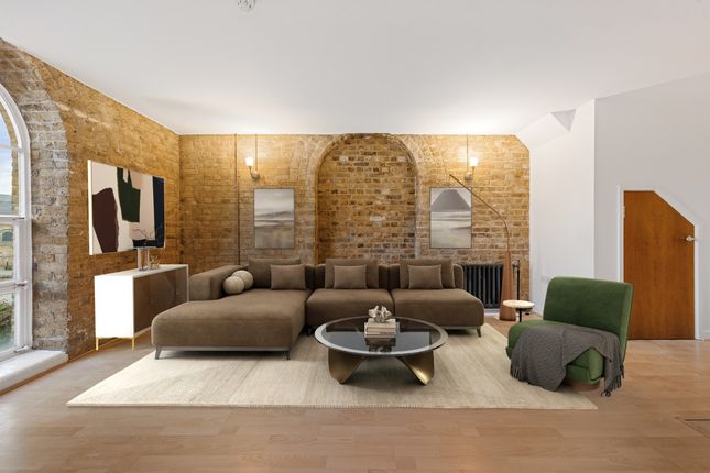 Hopton Road Royal Arsenal SE18 2 bed apartment for sale
