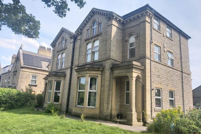 Wellington Crescent, Shipley BD18 2 bed apartment for sale