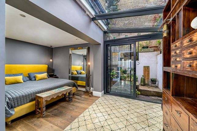 Burnaby Street, Chelsea 1 bed apartment for sale