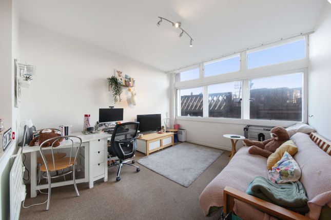 Metro Central Heights, Southwark, London 2 bed flat for sale