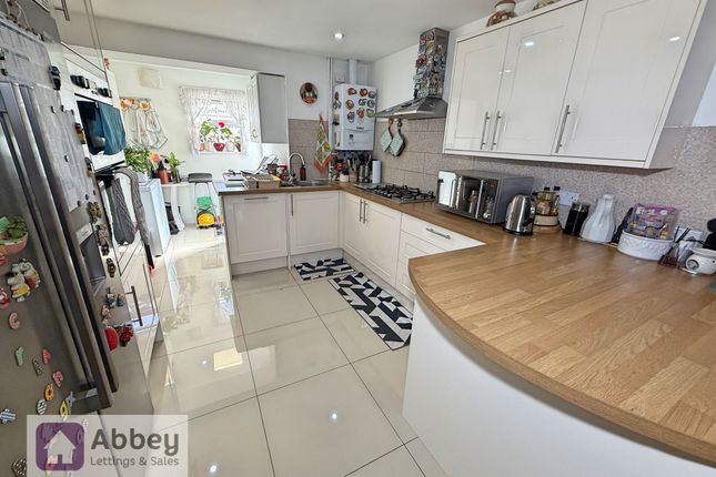 Dunire Close, Leicester, LE4 6 bed semi