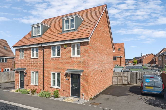 Morpeth Crescent, Houghton Regis LU5 3 bed semi