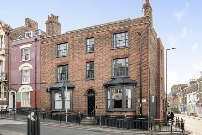 6 bedroom semi-detached house for sale