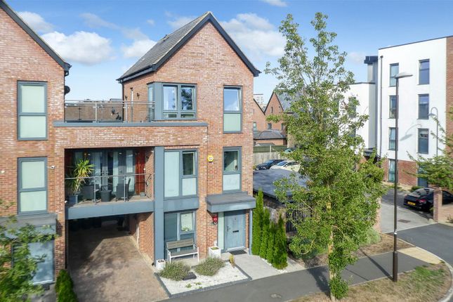 Atlas Way, Oakgrove, Milton Keynes 3 bed end of terrace house for sale