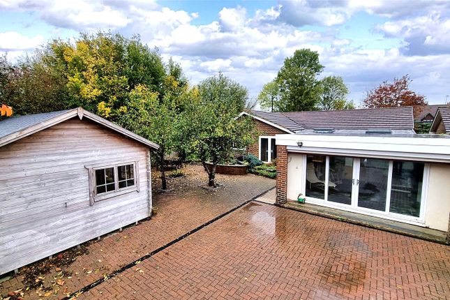 (Kennel Lane), Hookwood, Surrey, RH6 3 bed bungalow for sale