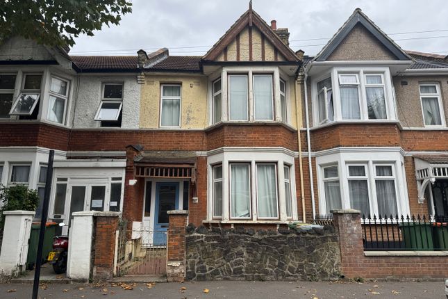 Lincoln Road, Forest Gate, London, E7 3 bed terraced house for sale