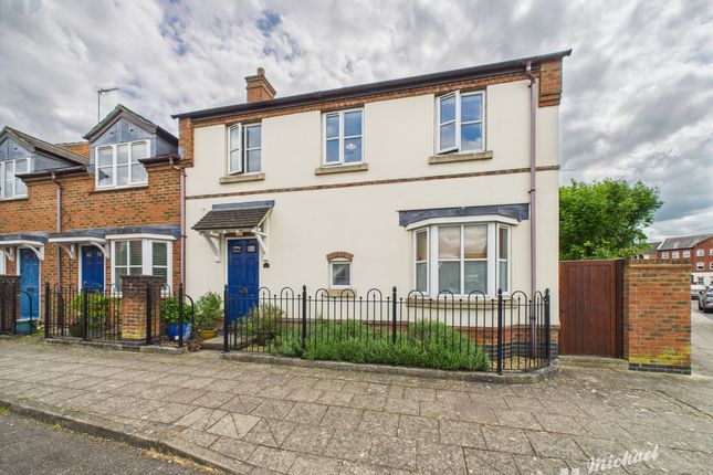 Mill Meadow, Aylesbury, Buckinghamshire 3 bed end of terrace house for sale