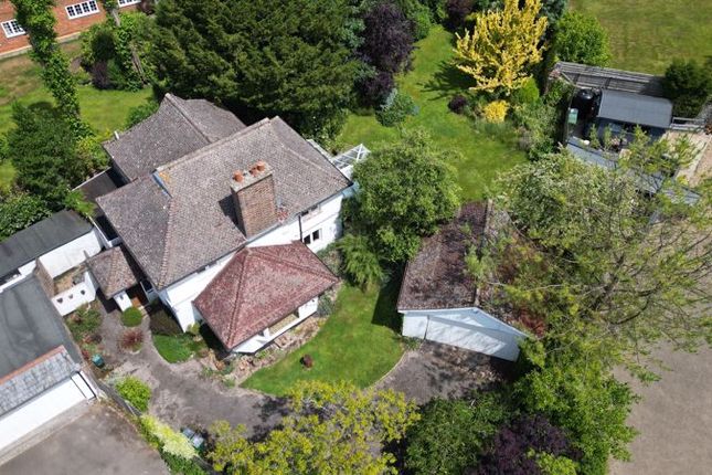 Deans Lane, Walton on the Hill 4 bed detached house for sale