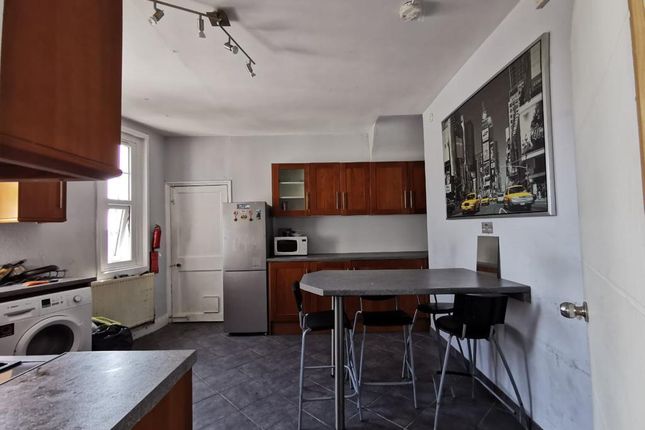 4 bed flat