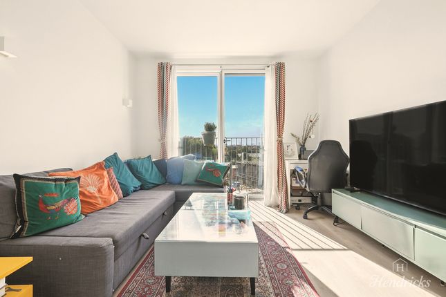 Harbard Close, Barking, IG11 8 1 bed flat for sale